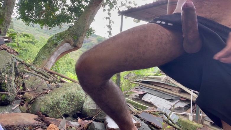 vergar4_daviid: Follando con mi juguete sexual detrás de una casa abandonada