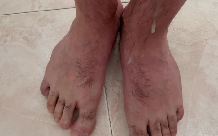 ItalianBigDick22: 意大利打手枪射在脚上