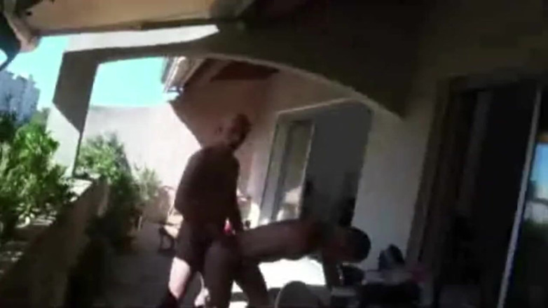 YOUNG FRENCH DUDES FUCKERS: Deux jumelles sexy baisent à la maison