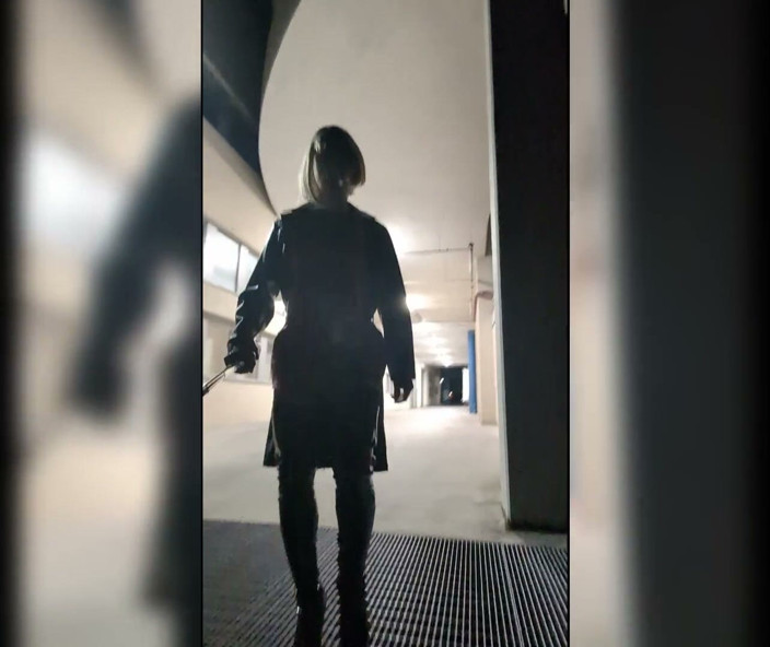 Chatuser: Walk in Parking House, Blonde in Overknee Boots, Red Pvc...