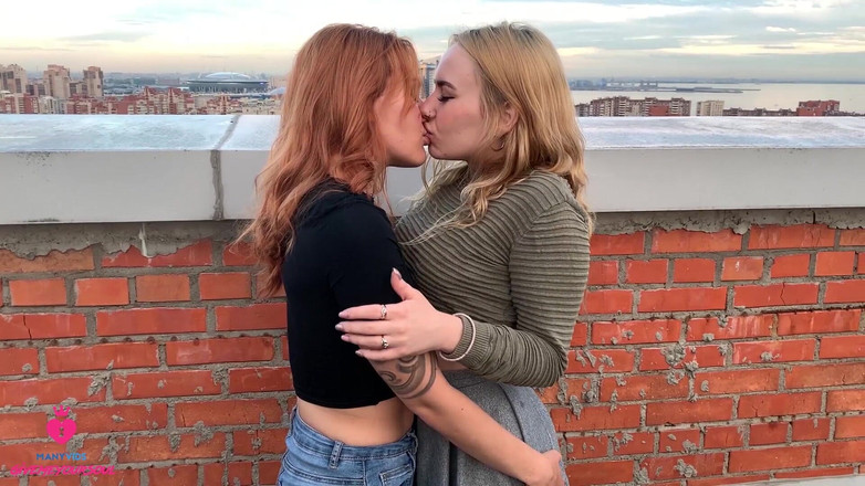 Marshswallow: Seks lesbian awam di atas bumjang