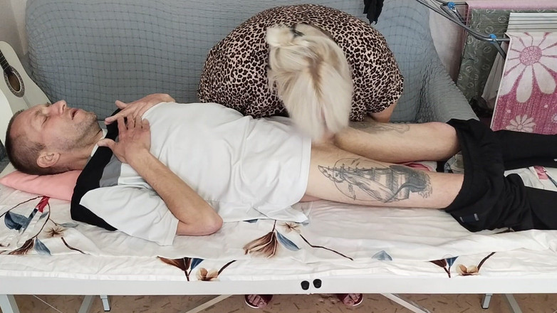 Zona901: Vriendin zuigt en trekt mijn lul af op de massagetafel...