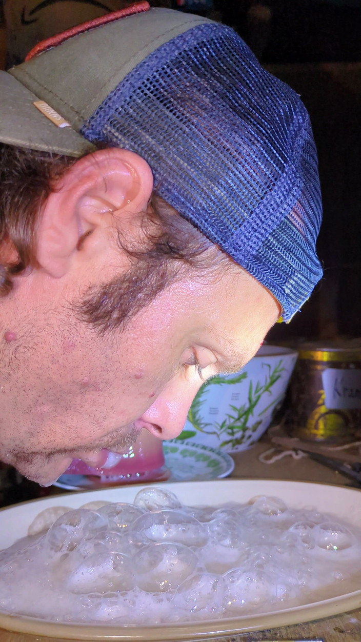 Deepthroat Madness: Fazendo Lot's of Bubbles com uma enorme pilha de saliva