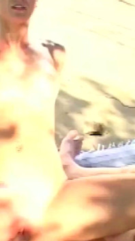 Krásná venkovní jas miluje uvítat její sestup do neomrdané úrovně cowgirl debauchery