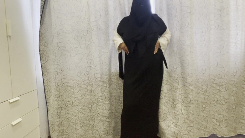 Lux Eva: Sorellastra marocchina in collant senza mutandine