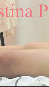 Nadržená prsatá tchýně svádí zetě, udělala dávení hluboko do krku, pak ho přinutila stříkat do její kundičky