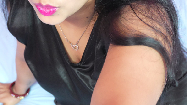 Neha bhabhi0832: Yenge penisimi emdi ve su çıktı, yenge penisi ne kadar iyi...