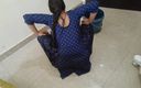 Sakshi Pussy: Genç Hintli desi köylü üvey kız kardeş üvey erkek kardeşiyle sert sakso çekmeye çalışıyor