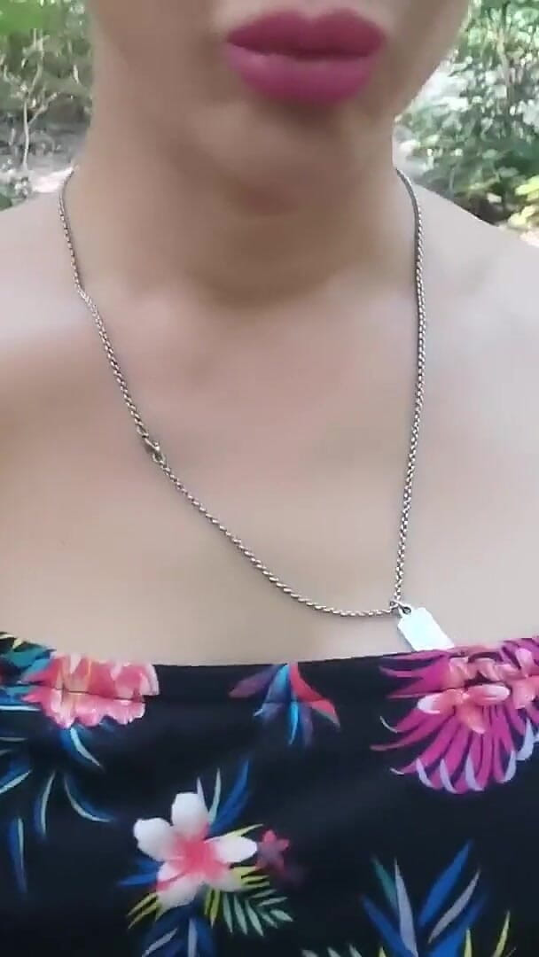 Wet Kelly: MILF Loves to Pee in the Forest