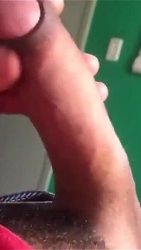 Masturbación con la mano en la cama # 13