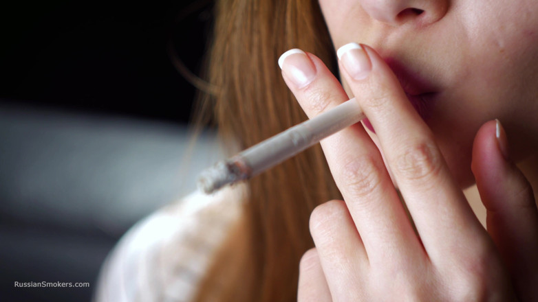 Russian Smokers: สาวงามรัสเซียนุ่มนวลสูบบุหรี่ช่วงเวลาสงบ