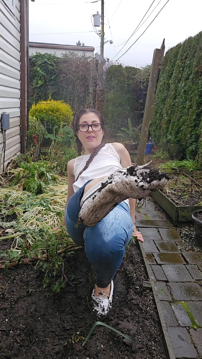 Nerdy_faery: Muddy White Mocs and Jeans Pee