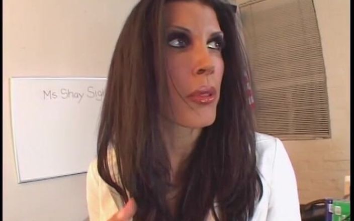 My MILF: Gorąca brunetka cycata nauczyciel shay celownik sprawia, że jej uczeń spust...