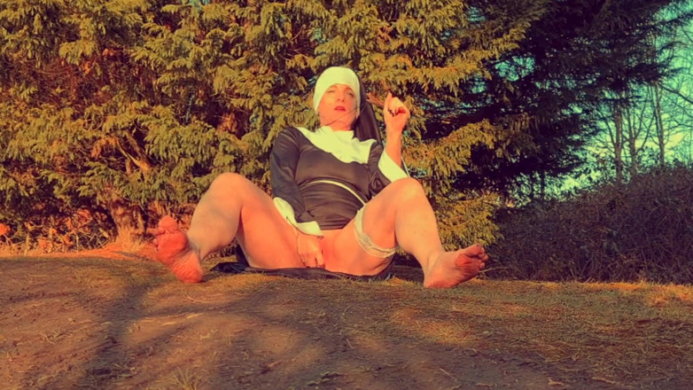 Kylie Britain Adventures: Nonne Kylies heimfriedigt