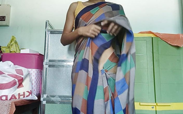 Desi Girl Fun: Une étudiante sexy en sari 2