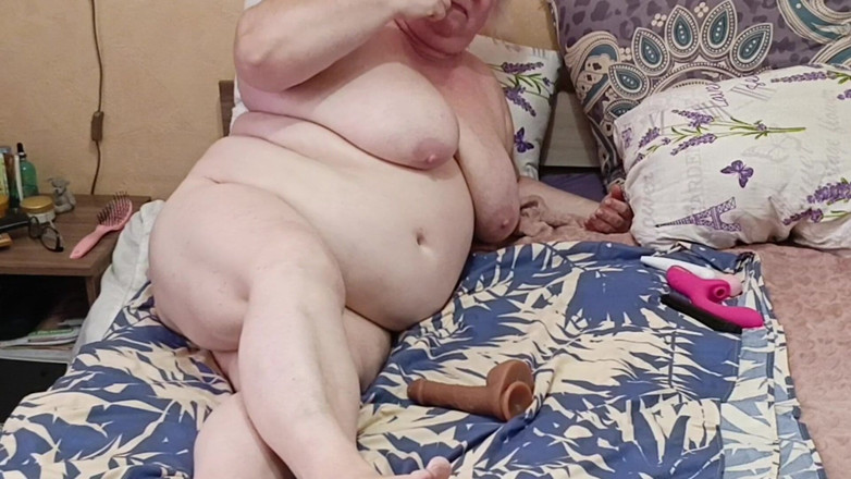 Zona901: La matrigna si masturba e buchi vuole un grosso cazzo...