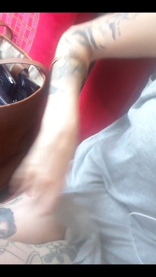 Loula Lou: 在火车上露出