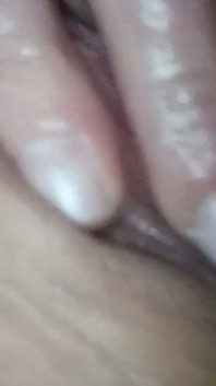 Close na siririca na minha buceta molhada Close na buceta molhada e pingando