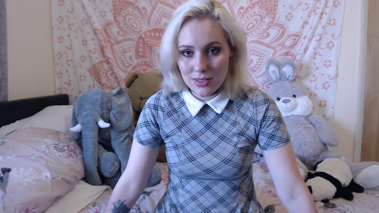 Ripley sweet studio: ब्रेट कॉलेज गर्ल पुराने Perv को छेड़ती है