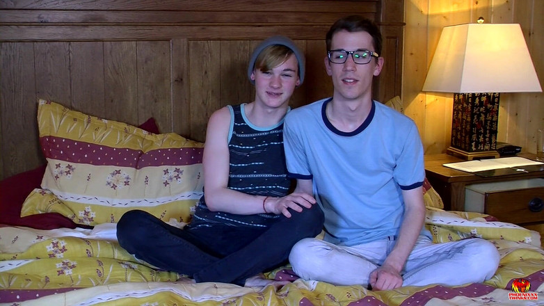 Phoenixxx: В постели с двумя возбужденными пареньками