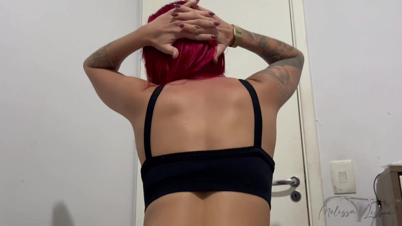 MaikinhoLisboa: Ca sĩ funk tóc đỏ nghịch ngợm twerking với con cặc...