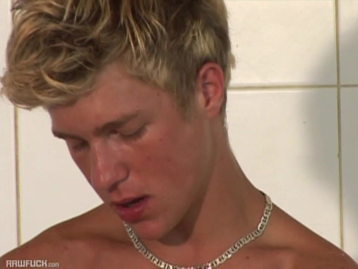 Raw Fuck: La bionda tizi profondi il suo disordinato amico
