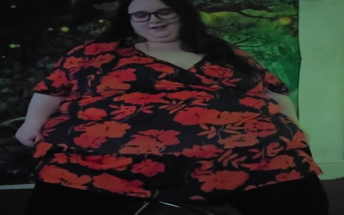 SSBBWLadyBrads: 사무실 의자에서 따먹히는 섹시한 SSBBW 스트립