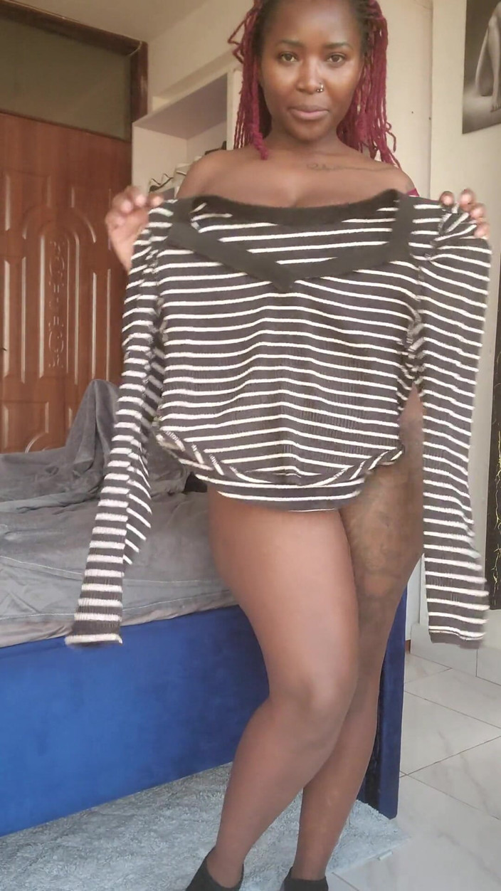 Nasty_hotbabe: Збуджена дівчина роздягається з повністю одягнених 2, повністю гола перед своїм зведеним братом!