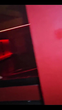Él sigue y me folla en el club swinger.