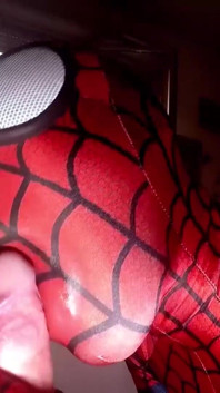 Spidergirl chce sperma na obličeji zentai