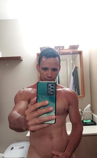 Eden Adonis: Tak nadržená v koupelně, musím stříkat