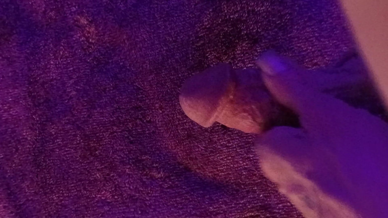 DeepthroatCumslut: Ich wichs meinen großen harten schwanz für dich
