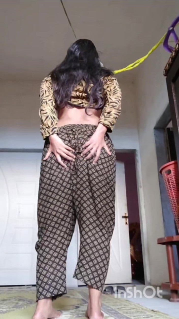 Naughty_Sana: Vacker ensam flicka som visar Heri fitta