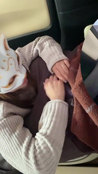 기혼 여성이 차 안에서 나에게 한 마리 줬어