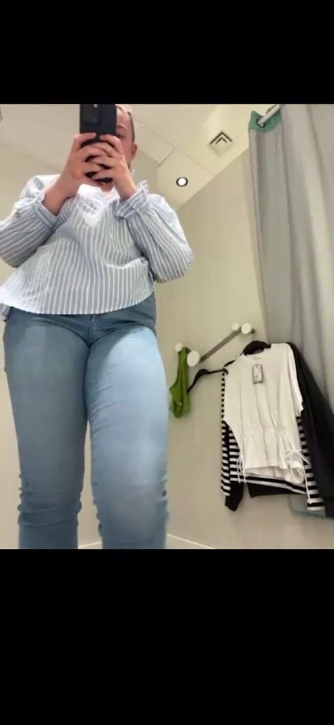 JuiceLussie: Hard Fucking in Fitting Room