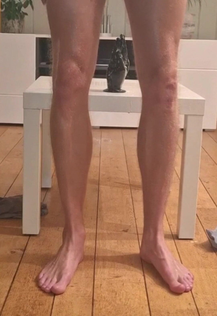 NoFace Twink X: Gorący gej twink uwielbia ogromną pięść w dupie i jedzie...