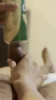 Magrinha asiática rabuda chupando meu pau e eu a fodo com força em várias posições.