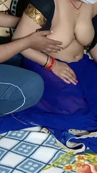 India appena sexy in Colore blu Sari.