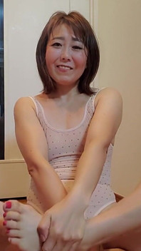 Japón Estirándose Con Un Traje Transparente
