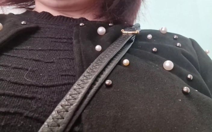 Nicoletta Embassi: ショップや公衆トイレでの美しい小便オナラストリップソー超セクシーメガコンピレーション
