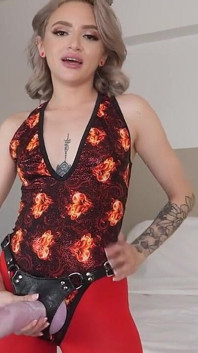 Goddess Lo Fae Sweetfemdom tarafından sikiliyor
