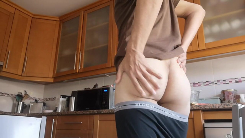 Rafael Torreano: किचन में कपड़े उतारना और मरोड़ना