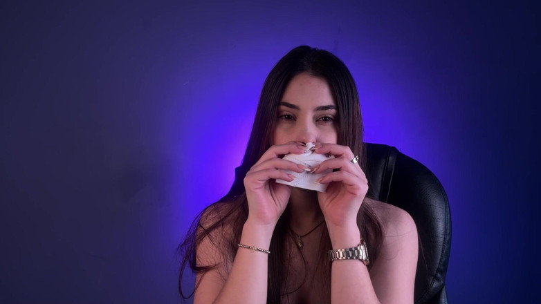 alejakink: Uncontrollable Sneezing