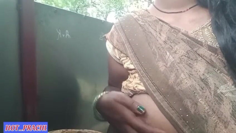 Hot prachi: Villaggio bellissimo bhabhi figa stretta all'aperto nella foresta video sesso,...