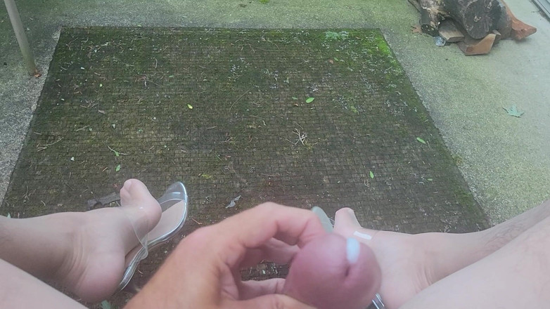 Feet Lover: Big Dick spust w pończochach i przezroczystych obcasach