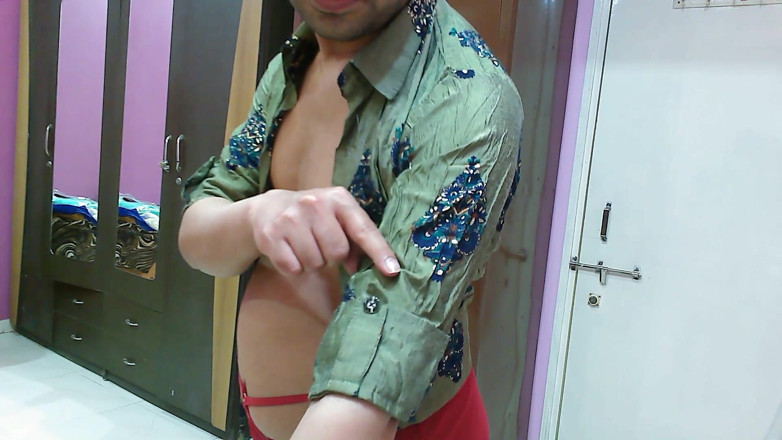 Cute & Nude Crossdresser: สาวน้อยข้ามเพศเซ็กซี่ ฟemboy Sweet Lollipop สวมเสื้อเชิ้ต กางเกงใน และรองเท้าแตะ