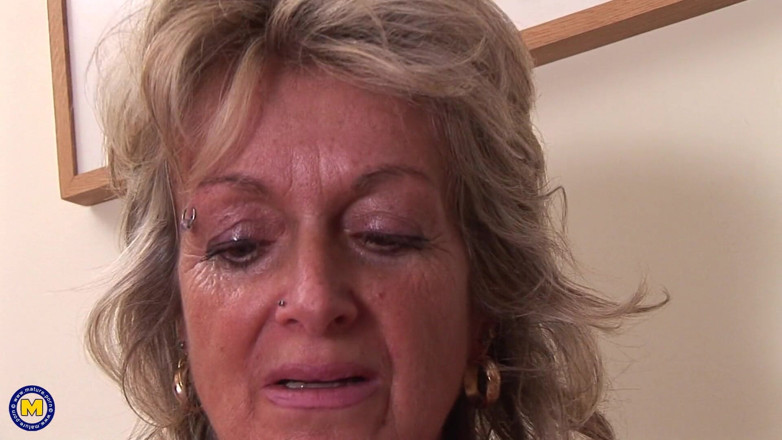 Mature NL: Golden Shower After Sweet Masturbation Session
