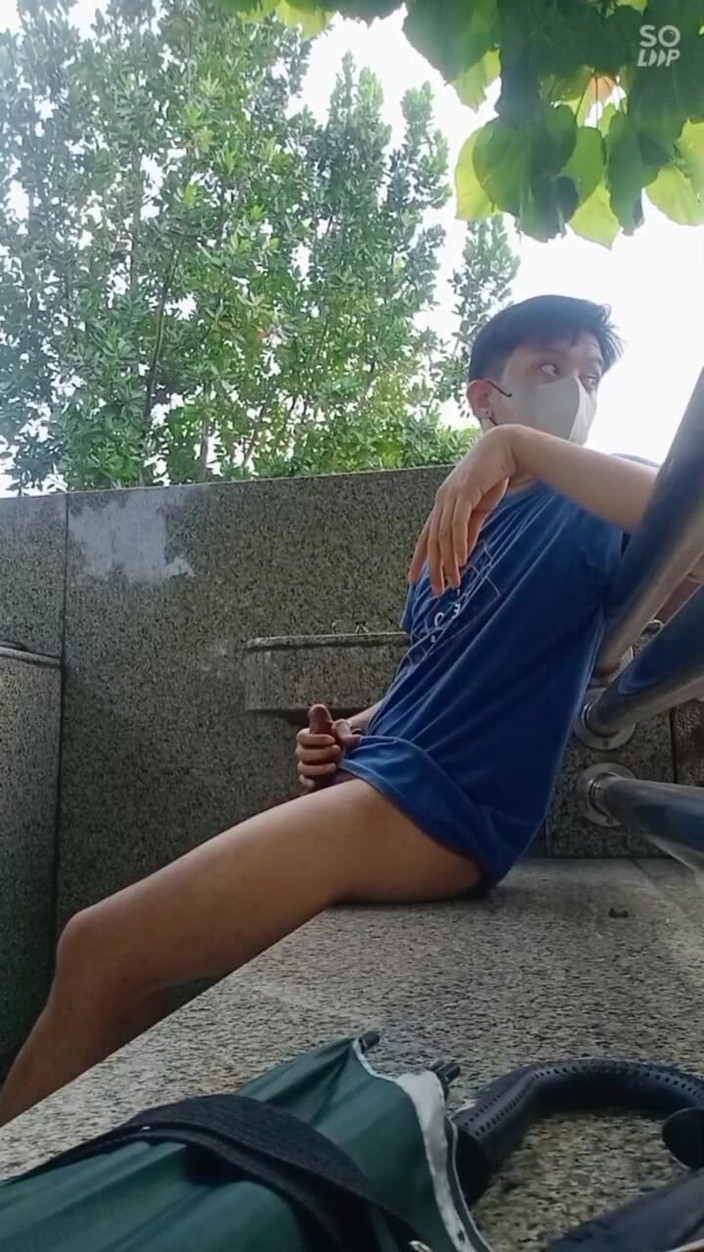 Rent A Gay Productions: Aisa young twink户外撸管并高潮