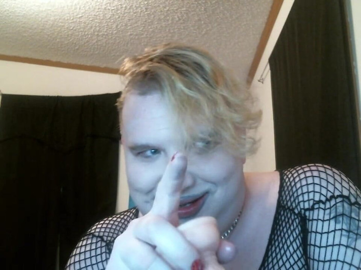 Roxxie rae page: Thực hành bú cu không thích hợp