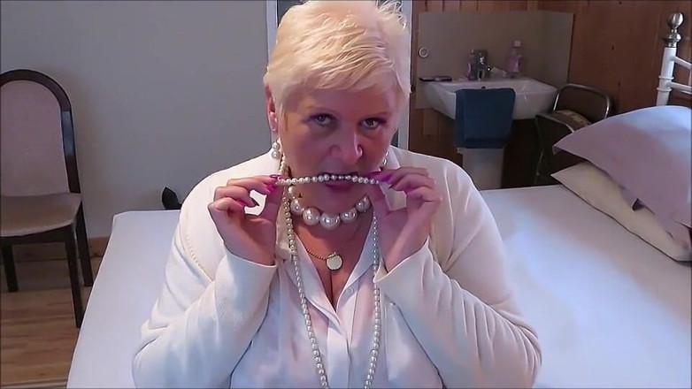 Uk Joolz: Feeling naughty with her pearl necklace